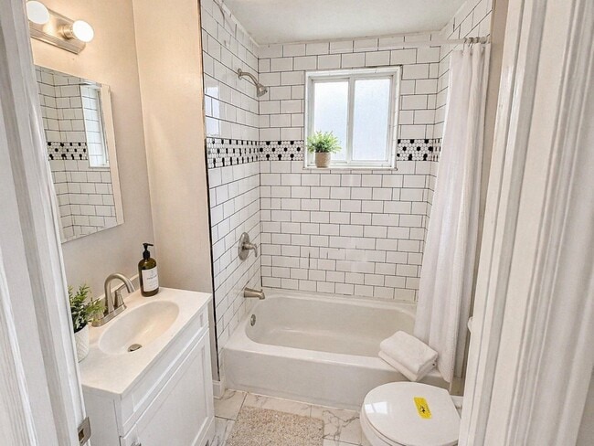 Photo - 5404 Black St
