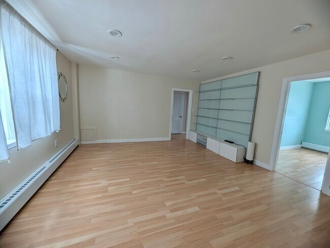 Photo - 17 Hammond Pond Pkwy Unit 4