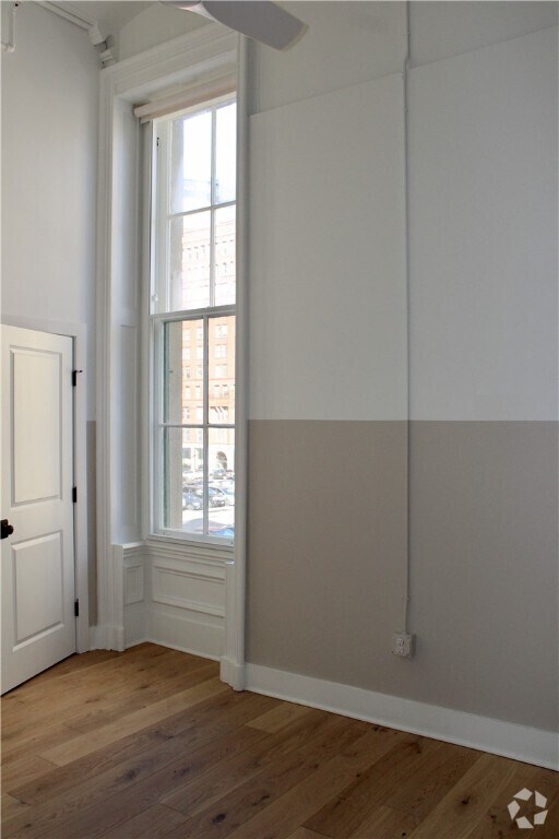 Building Photo - 30 W Broad St Rental