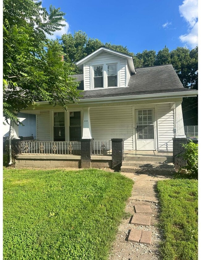Building Photo - Large three bed home for rent