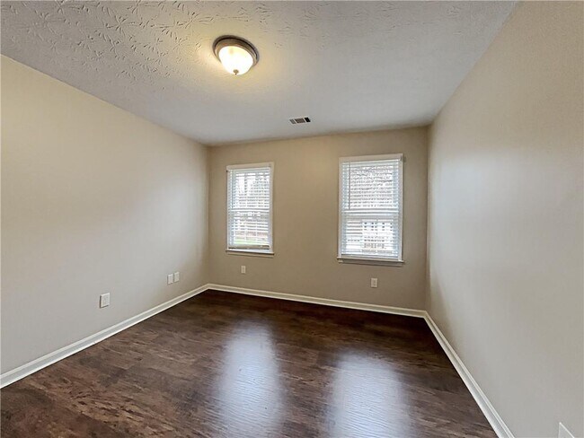 Photo - 820 Providence Dr