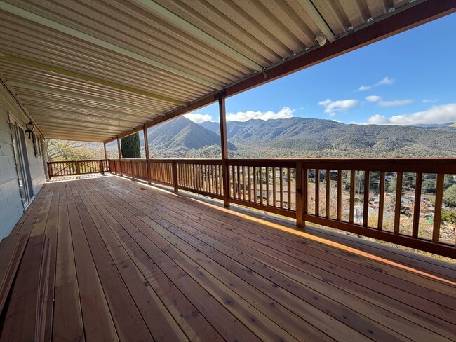 Photo - 121 Larch Ct