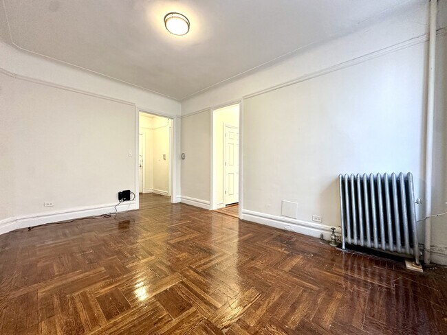 Photo - 21 Magaw Pl Unit 5E