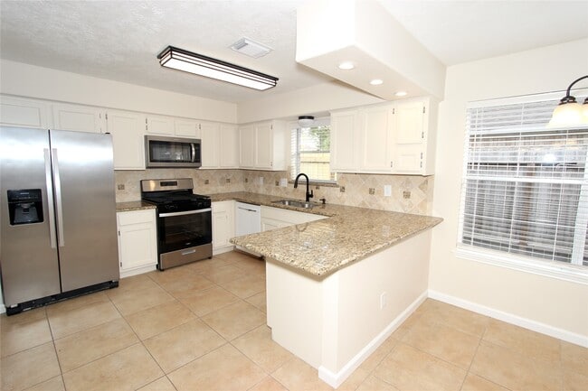 Photo - 2731 Colony Dr