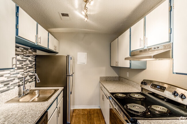 2HAB, 1.5BA - B1 - Meadows at Town Center - Newly renovated with in-unit washer/dryer!