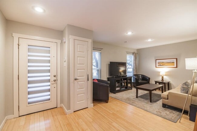 Photo - 3214 Clawson Rd