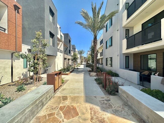 Building Photo - 2055 Vela Ln