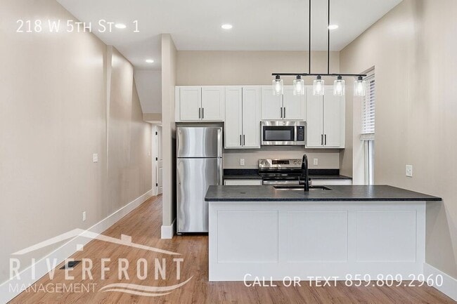 Building Photo - 218 W 5th St Unit 1