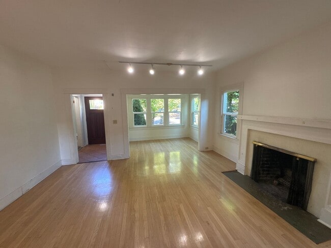 Photo - 227 SW 7th St