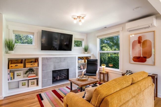 Building Photo - 8515 29th Ave NW