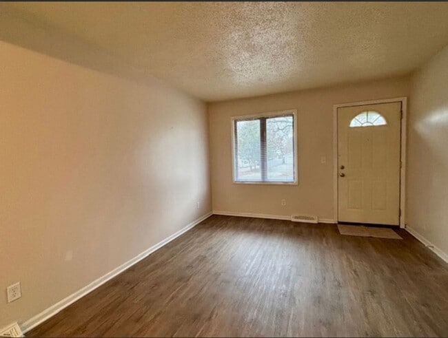 Photo - 2 Bedroom Duplex In Wyoming Available Dece... Unit 3716 Groveland