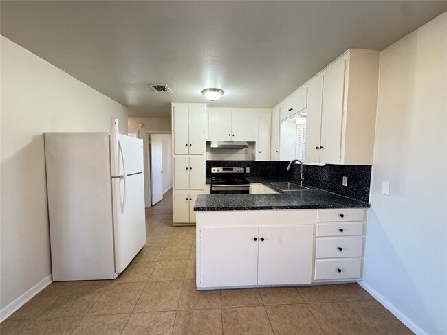 Photo - 2205 Farr St