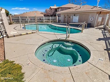 Hot tub and saltwater pool - 985 E Mingus Ave Unit Casa Del Sol South