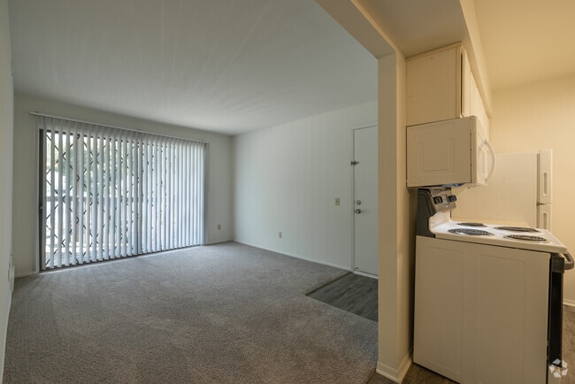 1BR, 1BA Living Room