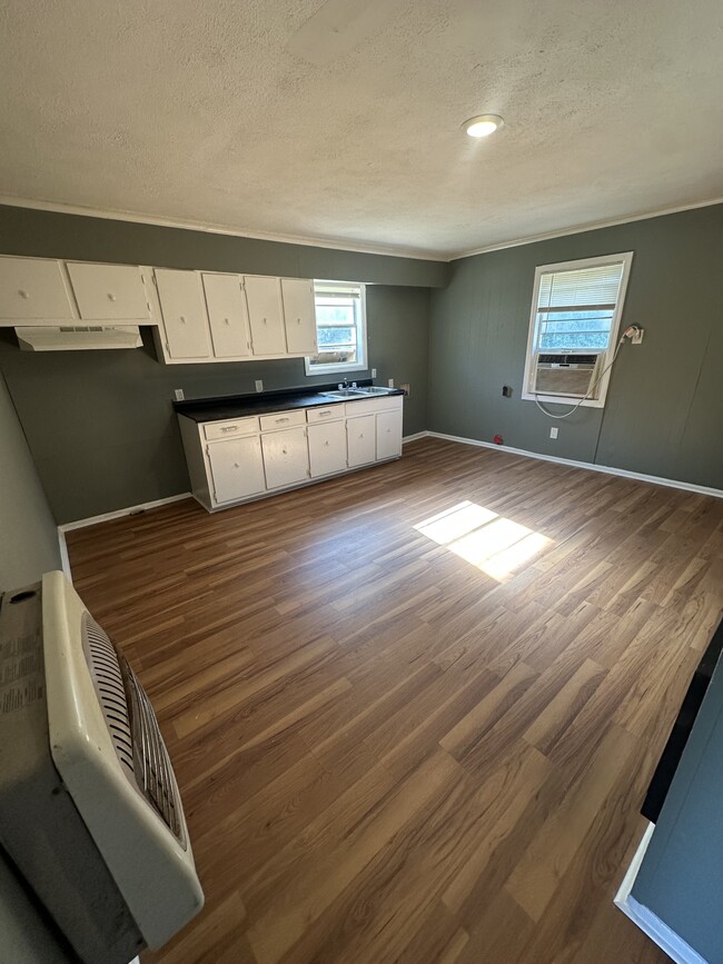 Photo - 114 Jelk St