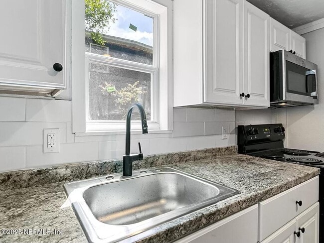 Photo - 1424 E 25th St