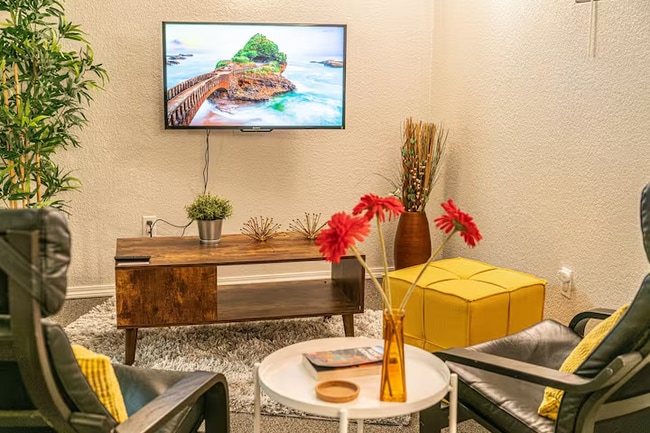 Photo - 323 N 46th St