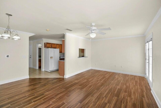 Photo - 506 Wingspan Way