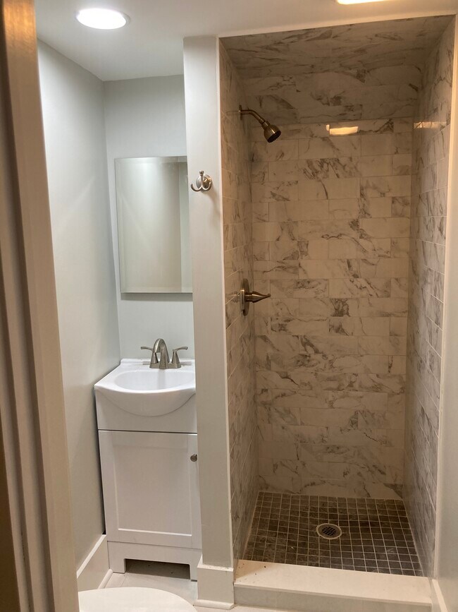 Photo - 51 W Elizabeth St