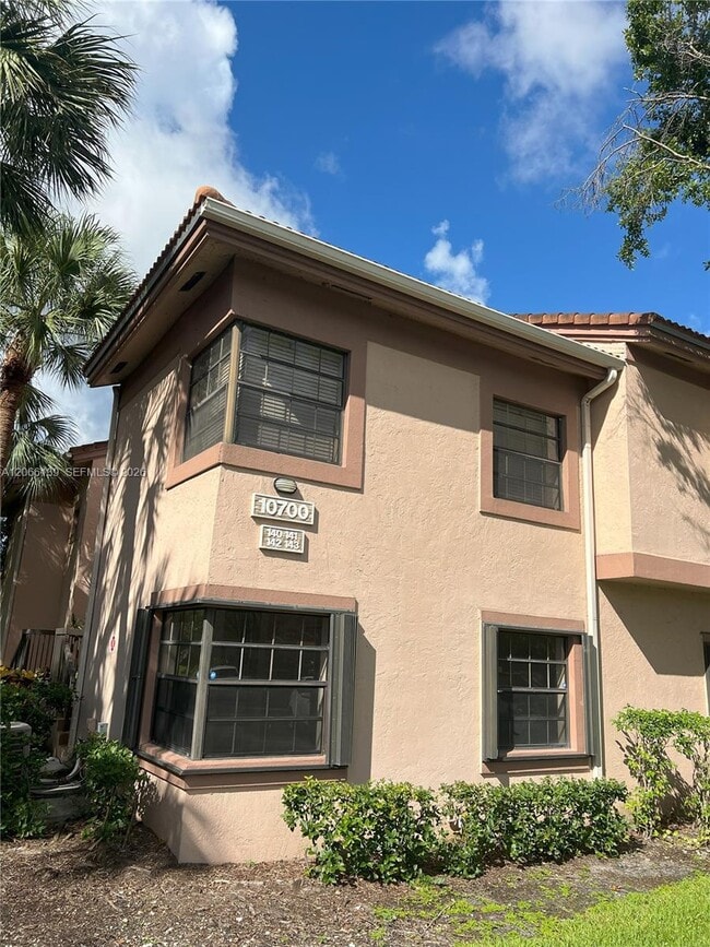 Building Photo - 10700 NW 14th St Unit 142