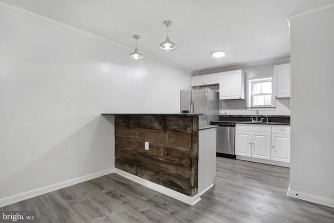Building Photo - 205 S Princess St Unit 101 Rental