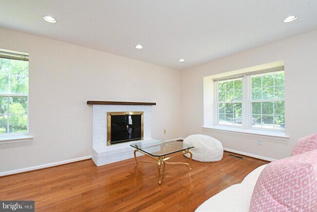 2489 Hillendale Dr