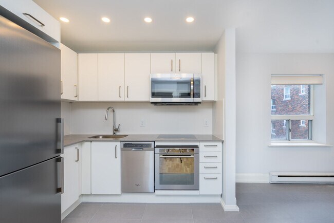 Photo - 110 Oriole Pkwy Unit 201