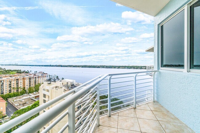 Building Photo - 1551 N Flagler Dr Unit Ph3