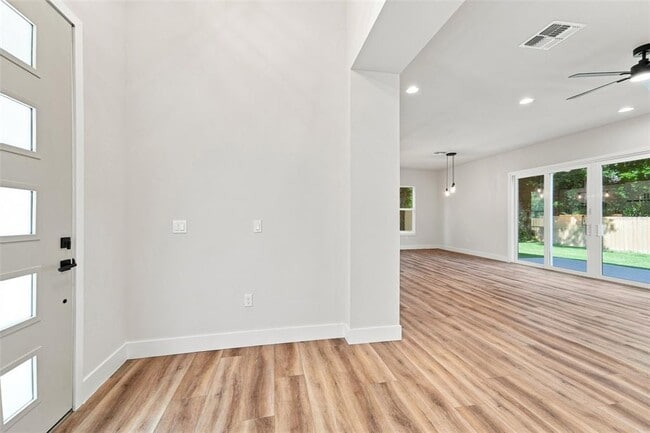 561 N Thompson Rd