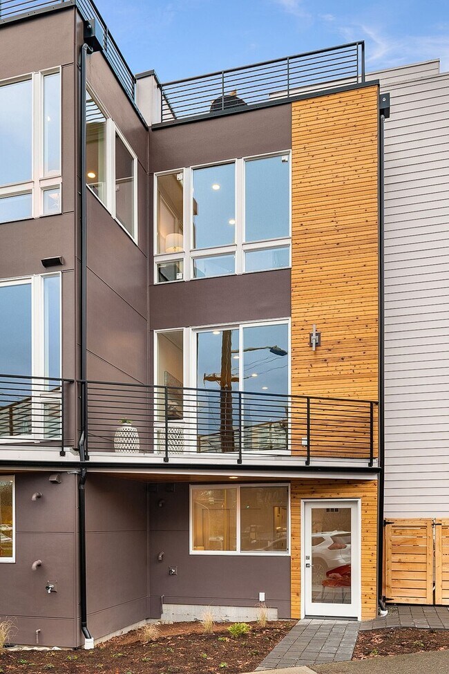 Photo - Stylish, Bright and Efficient 2 bed 1.75 Bath Townhome. Walk to U-Village!