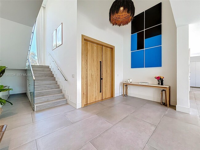 Photo - 561 Warren Ln