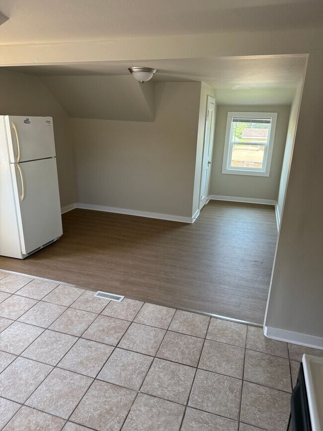 Photo - 1 Bed 1 Bath Upper Unit on the East Hill E...