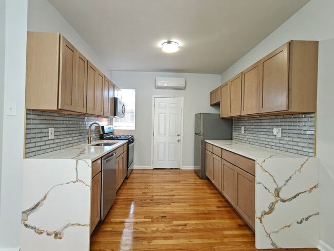 Photo - 344 N Redfield St