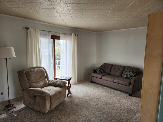 Photo - 956 Circle Dr