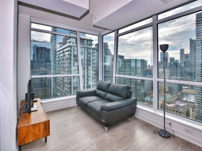 Building Photo - 30 Nelson St