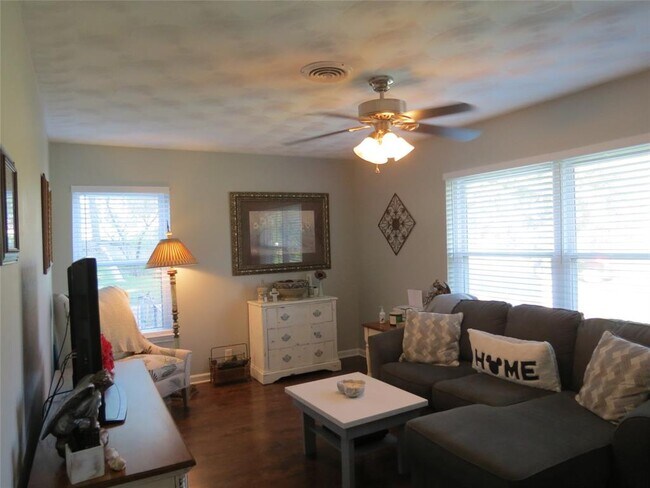 Photo - 10905 Lake Gardens Dr