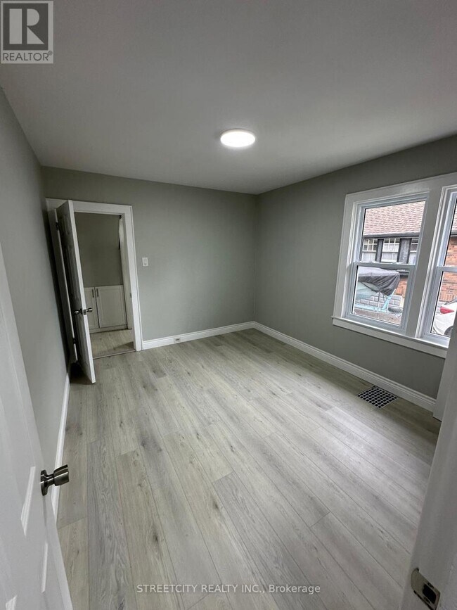 Photo - 437 Charlotte St