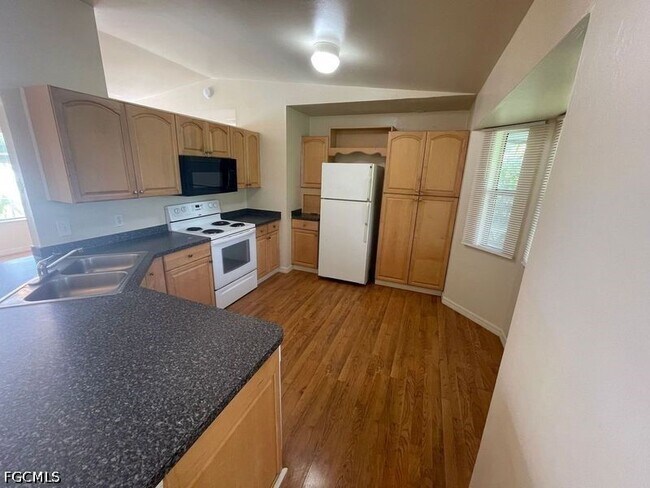 Photo - 445 Candlewick Cir W