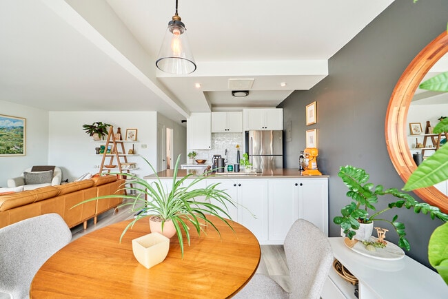 2012 Waverly Pl N