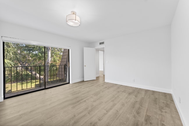 Photo - 2695 Albatross Rd N