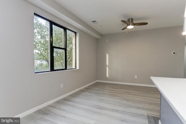 Building Photo - 400 S Highland Ave Unit 301 Rental