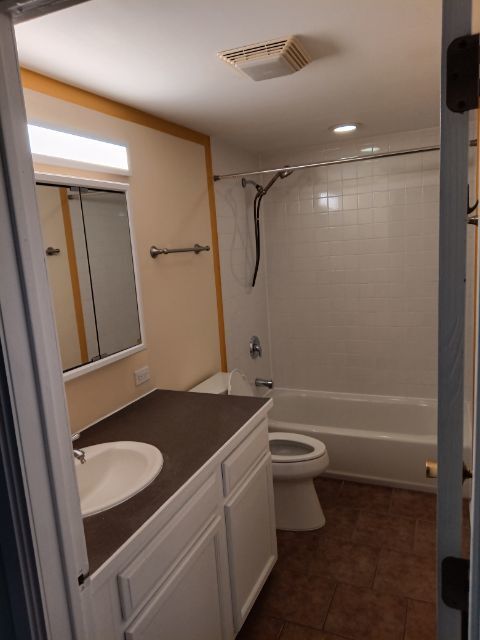 Photo - 559 W 42nd Pl Unit 2