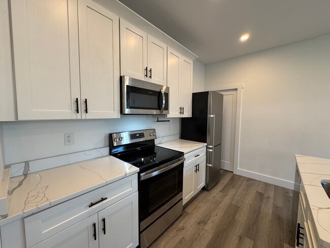 Photo - 1406 Fletcher Ave Unidad Fountain Square Carriage House Apartment