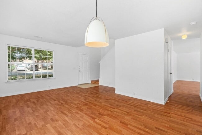 Photo - 905 Rocking Spur Cove