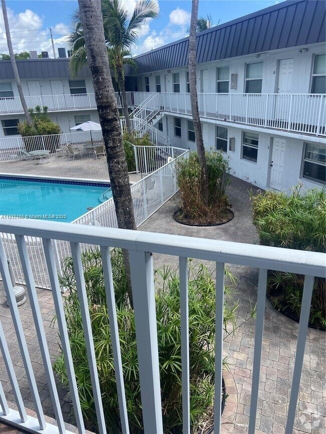 Building Photo - 1470 N Dixie Hwy Unit 30 Rental