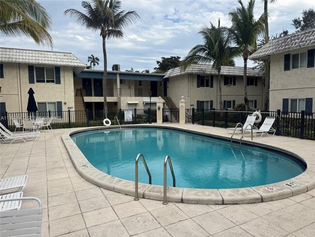 Building Photo - 8605 SW 68th Ct Unit 4