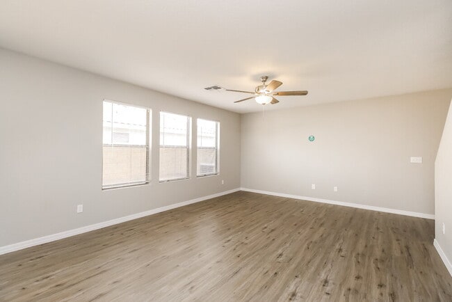 Photo - 650 E Woodsman Pl