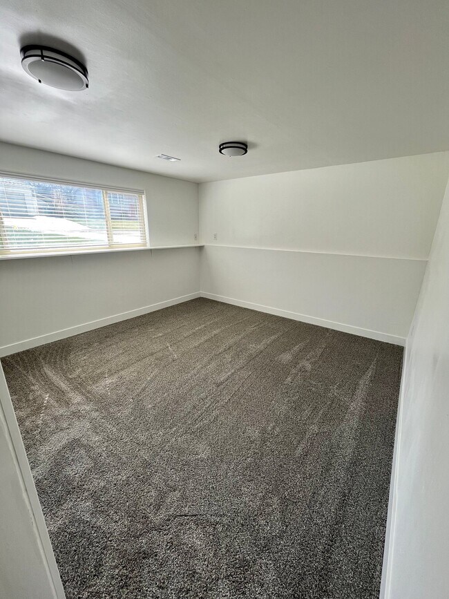 9620 Mumford Dr Unit Downstairs