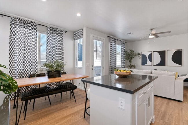 Photo - Moderne at Rocking K