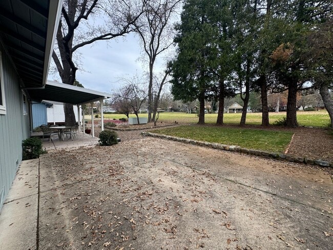 Photo - Single story golf course home across the street from the lake! Enjoy Lake of the Pines living!